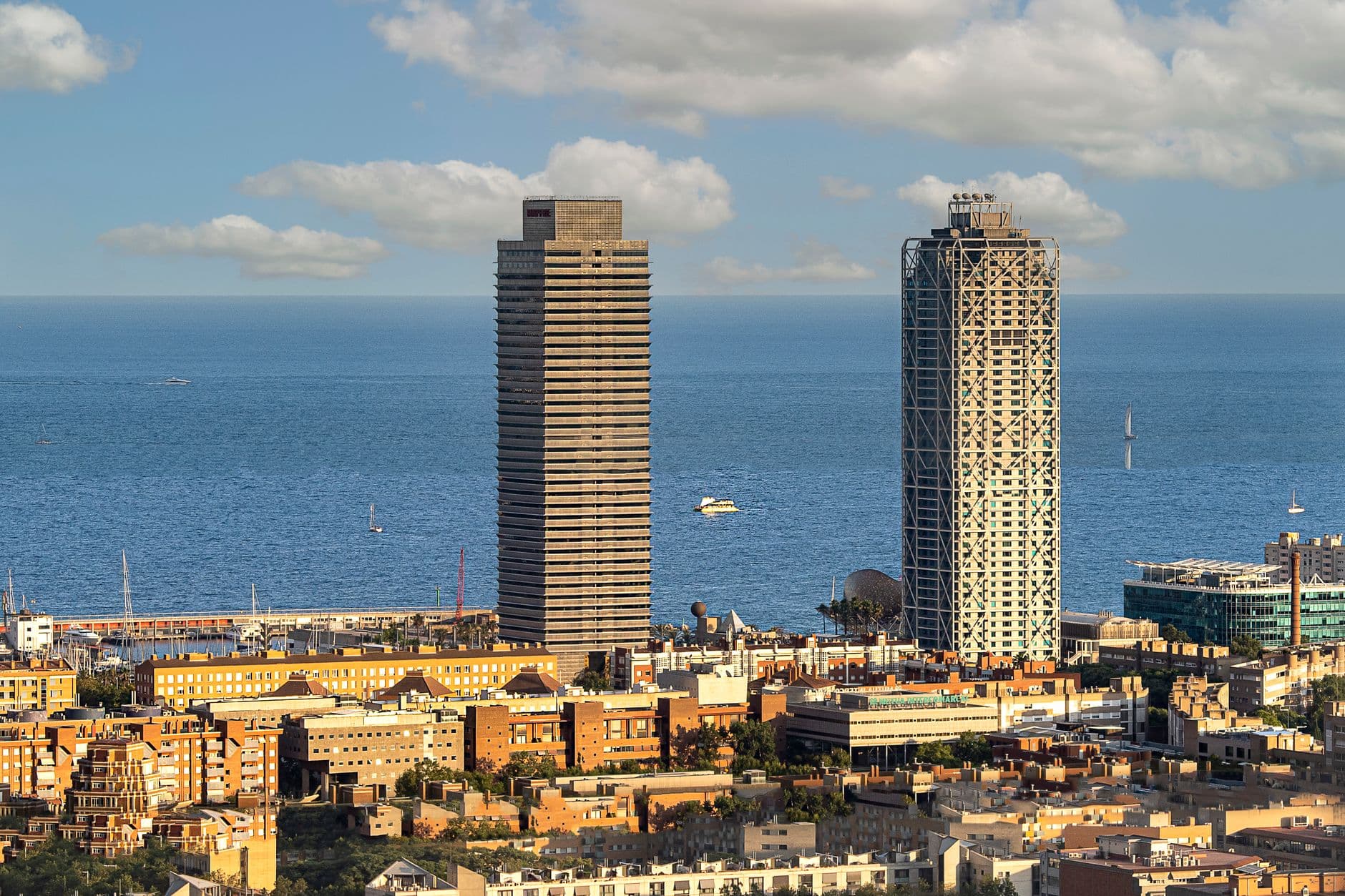 https://cdn.holicay.com/uploads/1782225816563-8ea50475-3fea-4c1b-8a2d-340682990ed2-barcelona-2.jpg