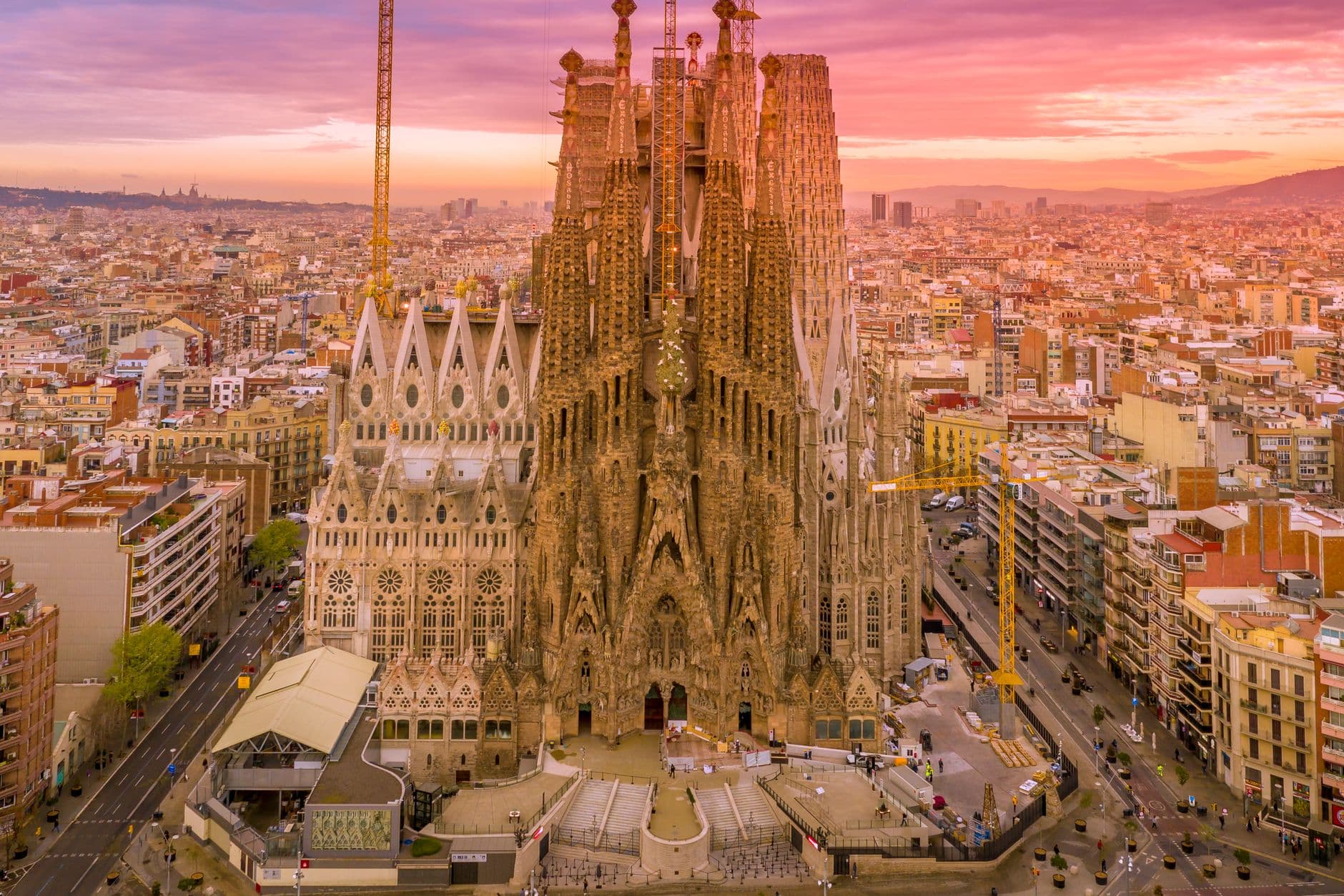 https://cdn.holicay.com/uploads/1782226060635-3845f07c-ae65-40fb-a4a4-449746551246-barcelona-2.jpg