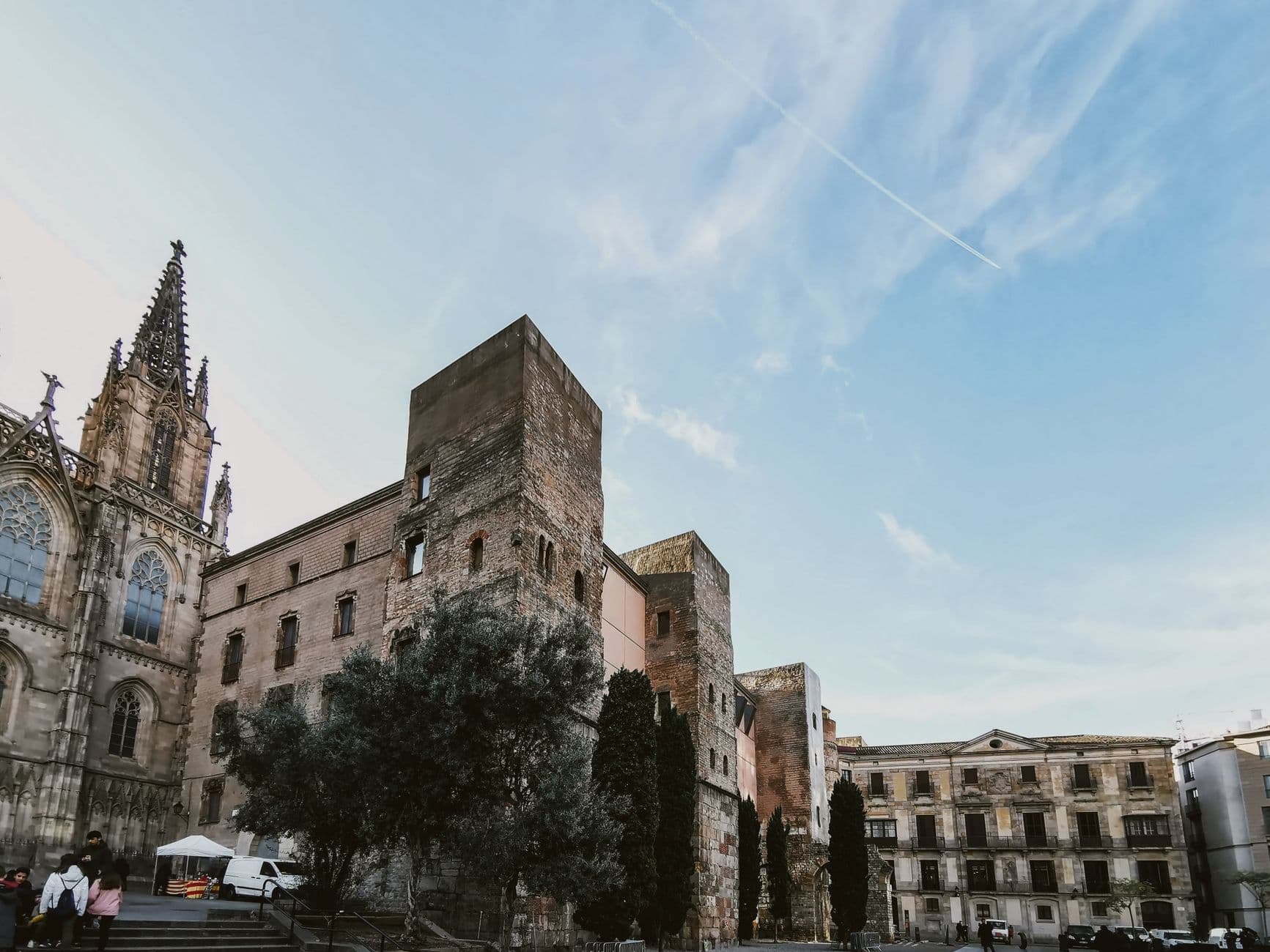 https://cdn.holicay.com/uploads/1782226437905-348553b7-2b20-46d4-b889-c62ca1bbcd49-barcelona-2.jpg