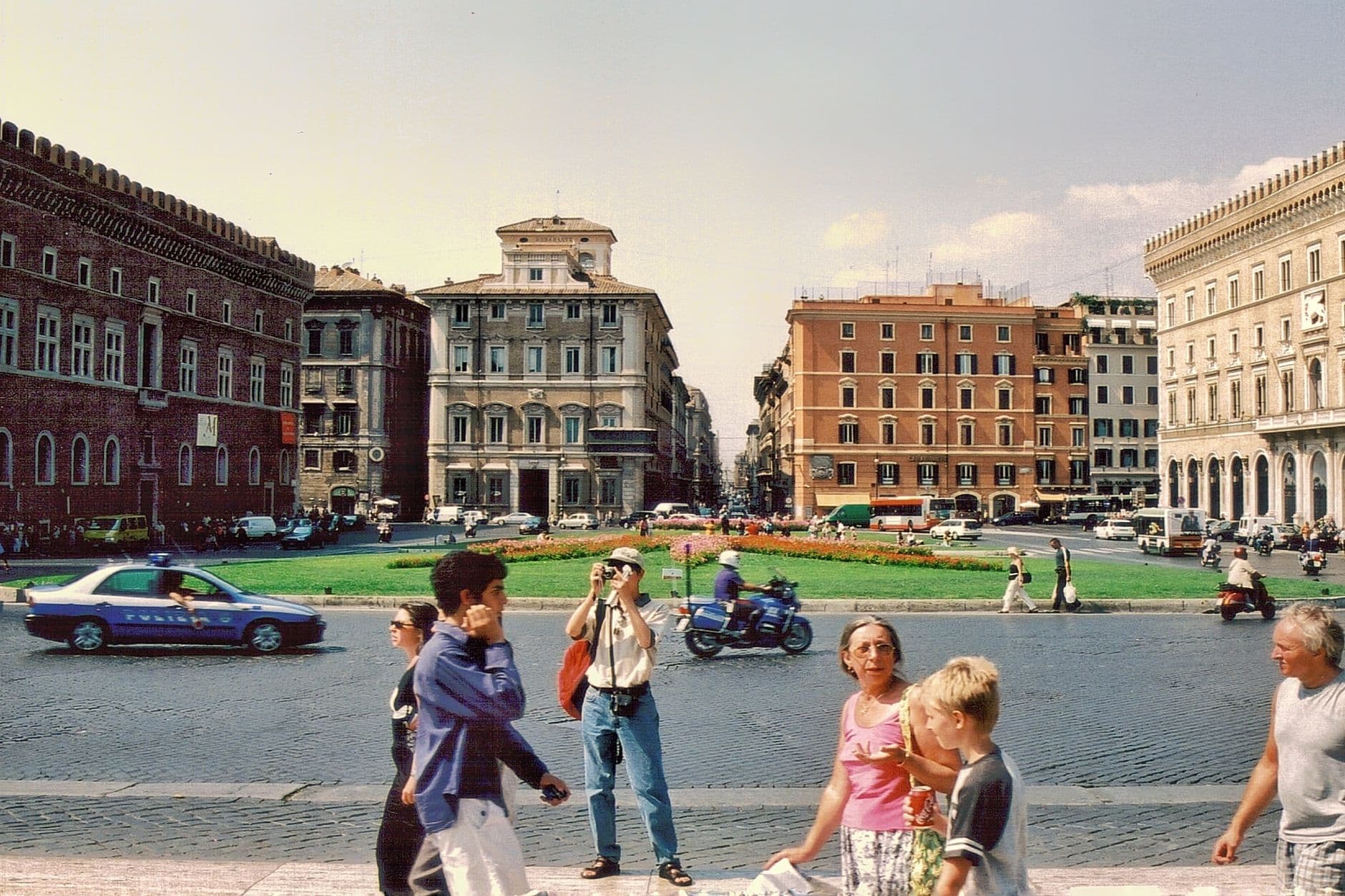 https://cdn.holicay.com/uploads/1782274434171-009947d8-cd74-4eca-aaaf-5dea78de84f1-rome-2.jpg
