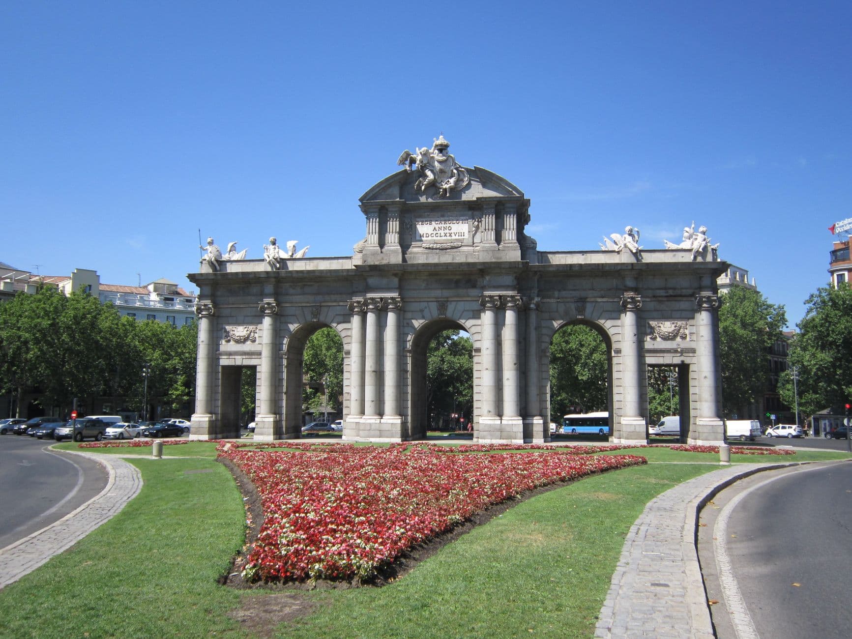 https://cdn.holicay.com/uploads/1782289529050-3f4e3ecc-d8dd-4897-b59a-661857fbe8ce-madrid-2.jpg