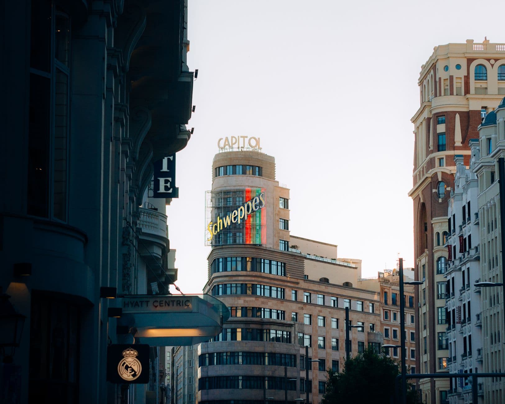 https://cdn.holicay.com/uploads/1782289744754-cd840b56-cda7-49c0-98ed-7c74c2a481be-madrid-3.jpg