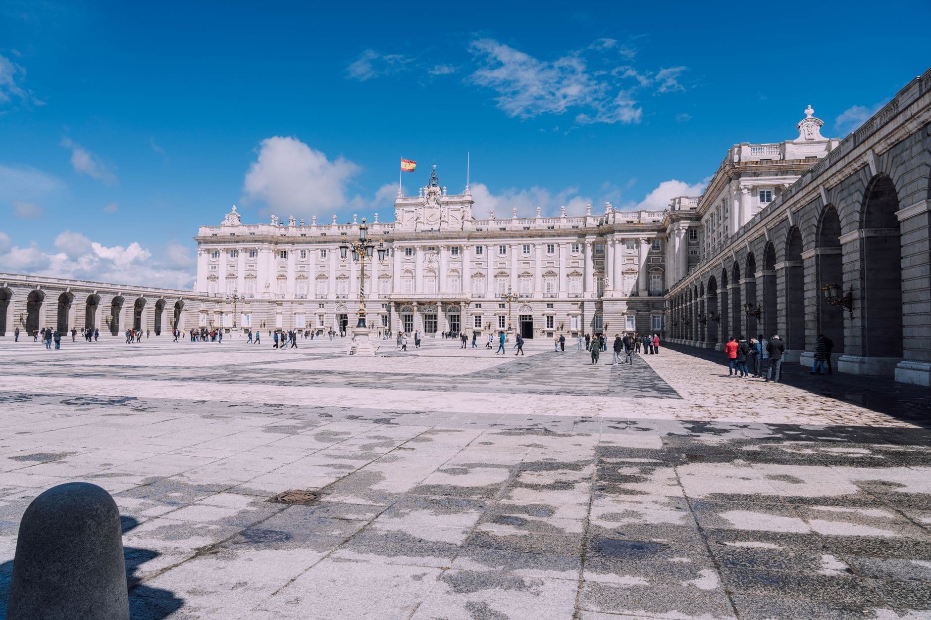 https://cdn.holicay.com/uploads/1782289745414-17cee344-7687-4e70-a34b-2c00eed4071d-madrid-1.jpg