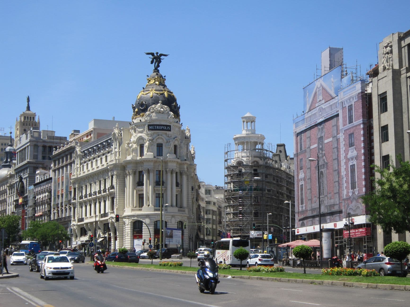 https://cdn.holicay.com/uploads/1782290224952-6b07b2e7-bd56-45f0-af4a-6e1d6b949cbe-madrid-3.jpg