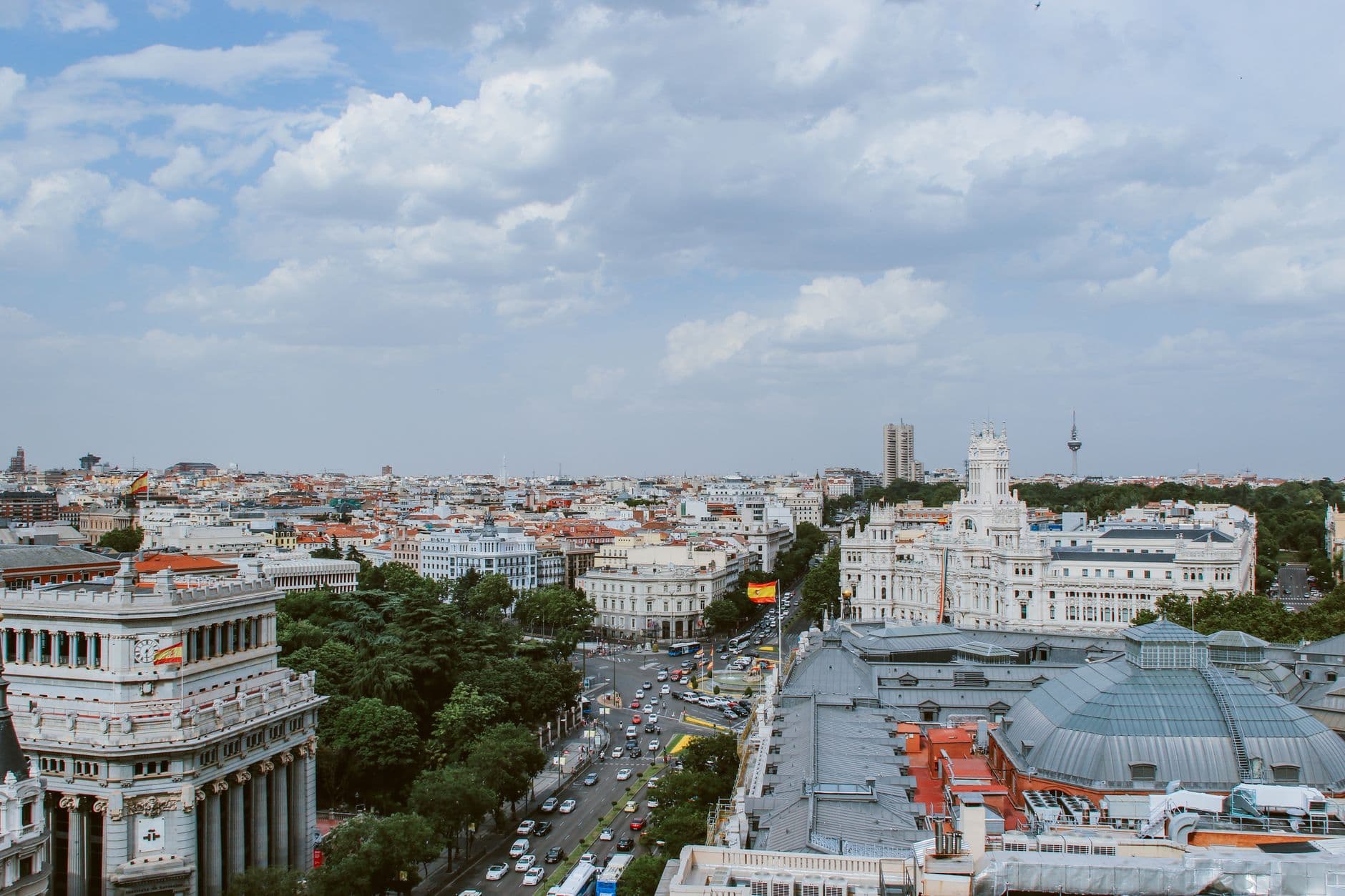 https://cdn.holicay.com/uploads/1782290792575-c42febdc-cfff-4c23-b016-763ca82360bf-madrid-3.jpg