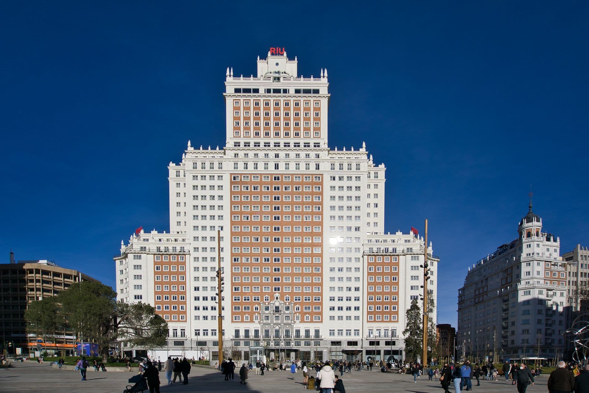Top 20 Places to Stay in Madrid for Honeymoon