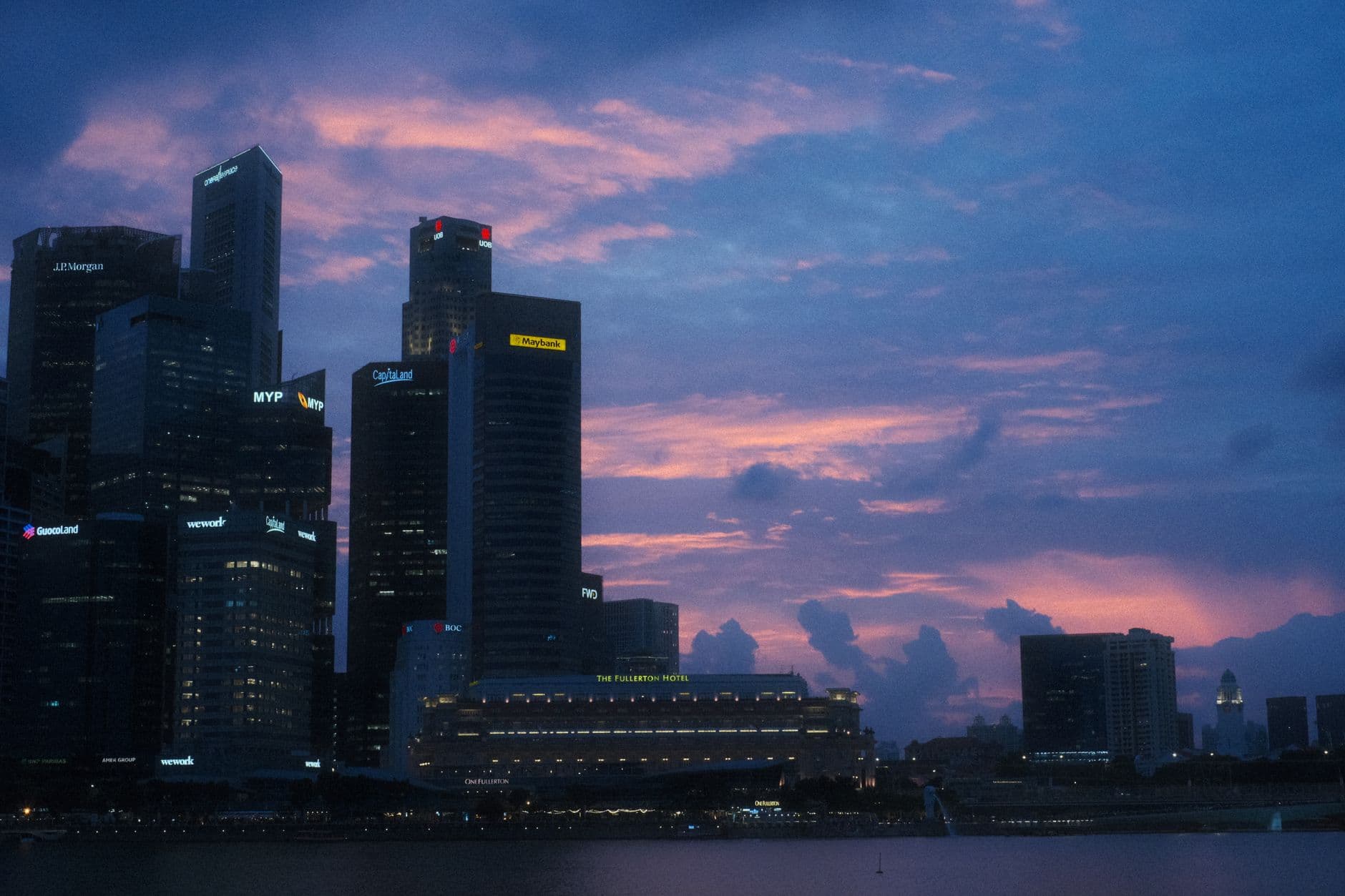 https://cdn.holicay.com/uploads/1782368178372-78d7052c-814e-4373-85f4-ac21cc590ee0-singapore-2.jpg