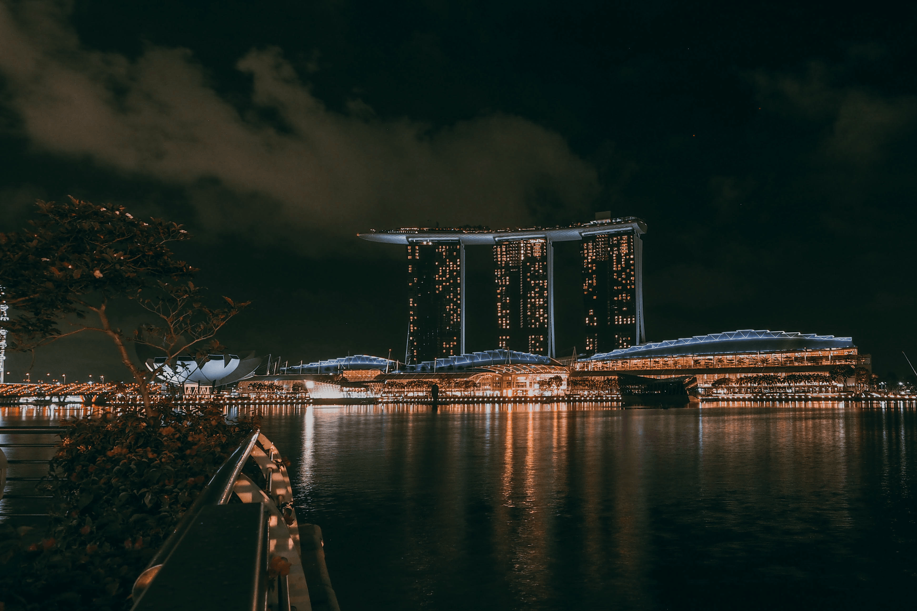 https://cdn.holicay.com/uploads/1782368716283-fb7f7371-bb0f-4690-b44d-28f0ea1369e9-singapore-3.jpg