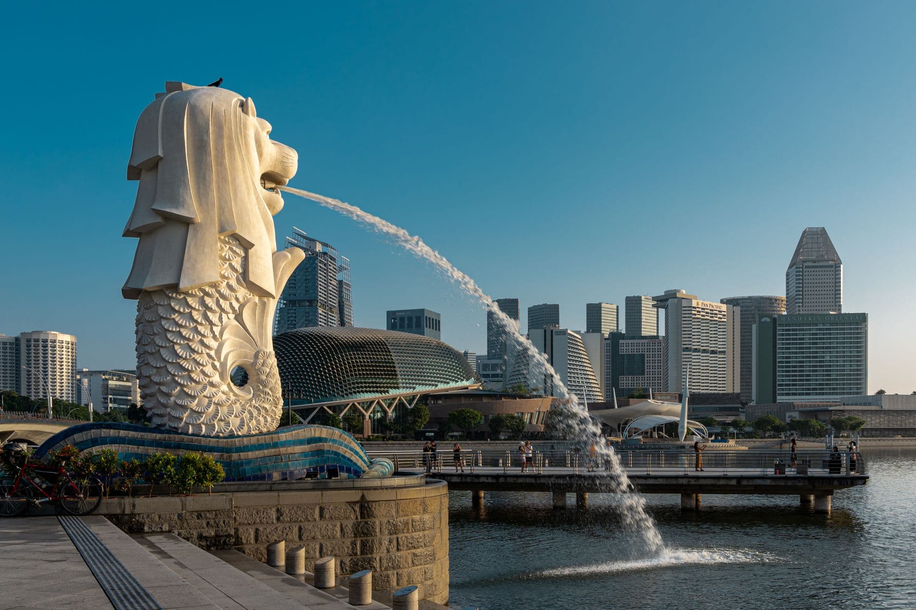 https://cdn.holicay.com/uploads/1782368778663-b84a7a16-ab84-42d5-9ef0-65f00adf0e4d-singapore-2.jpg