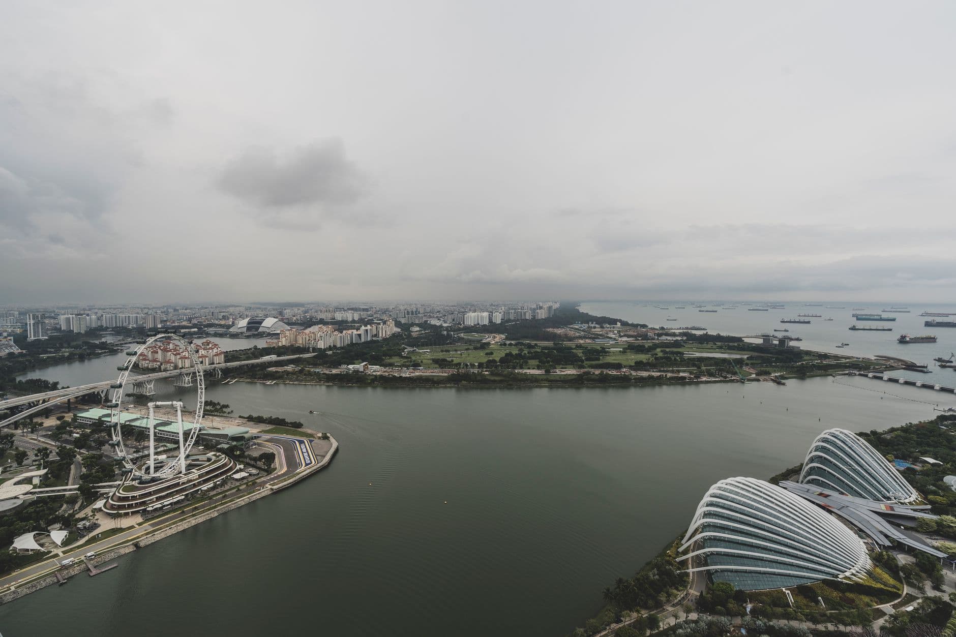 https://cdn.holicay.com/uploads/1782369418683-553102ee-afe2-4e50-9900-072883c1ac98-singapore-2.jpg