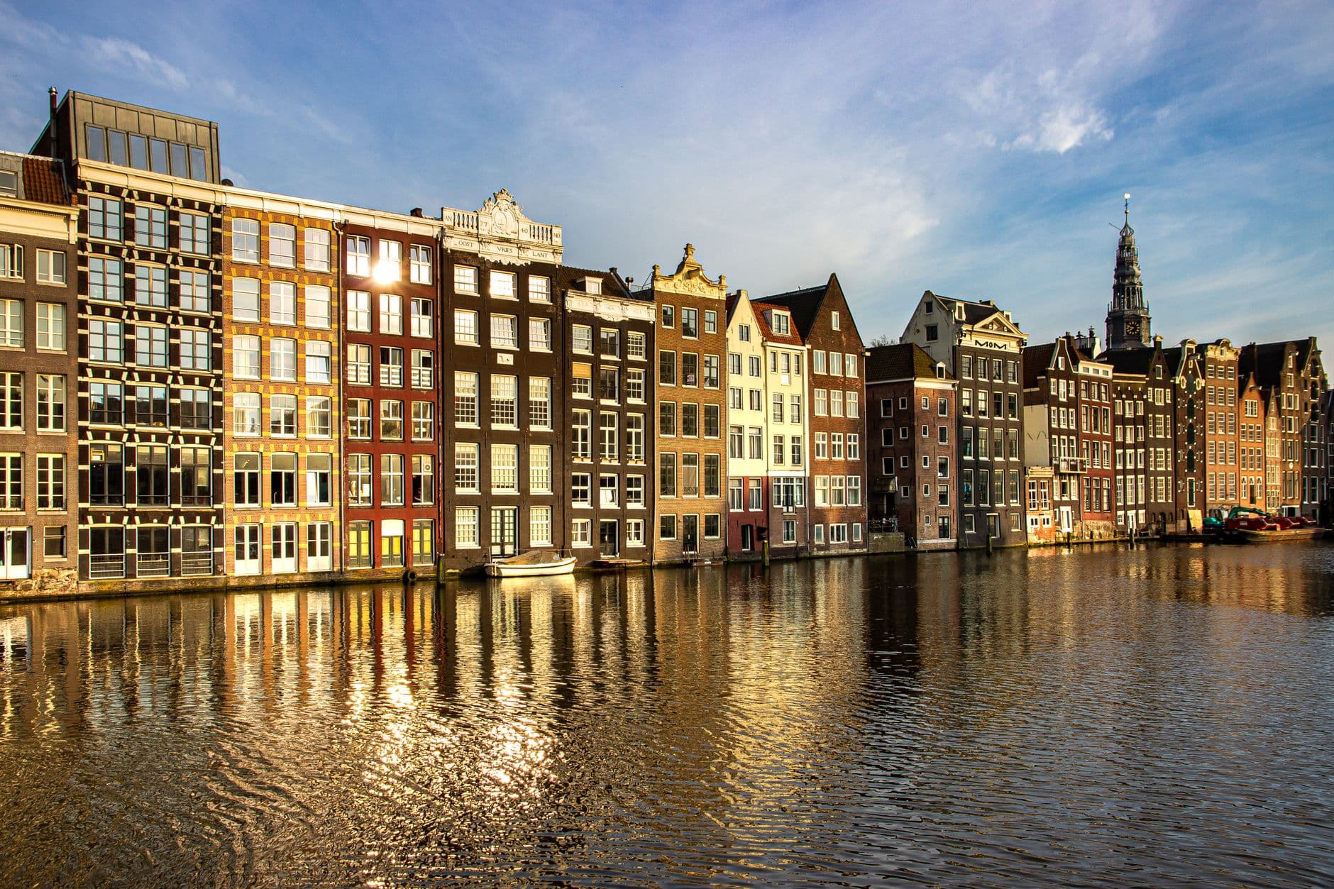 https://cdn.holicay.com/uploads/1782808672754-f1762b97-a209-4830-8401-a3fbb6a20f67-amsterdam-3.jpg