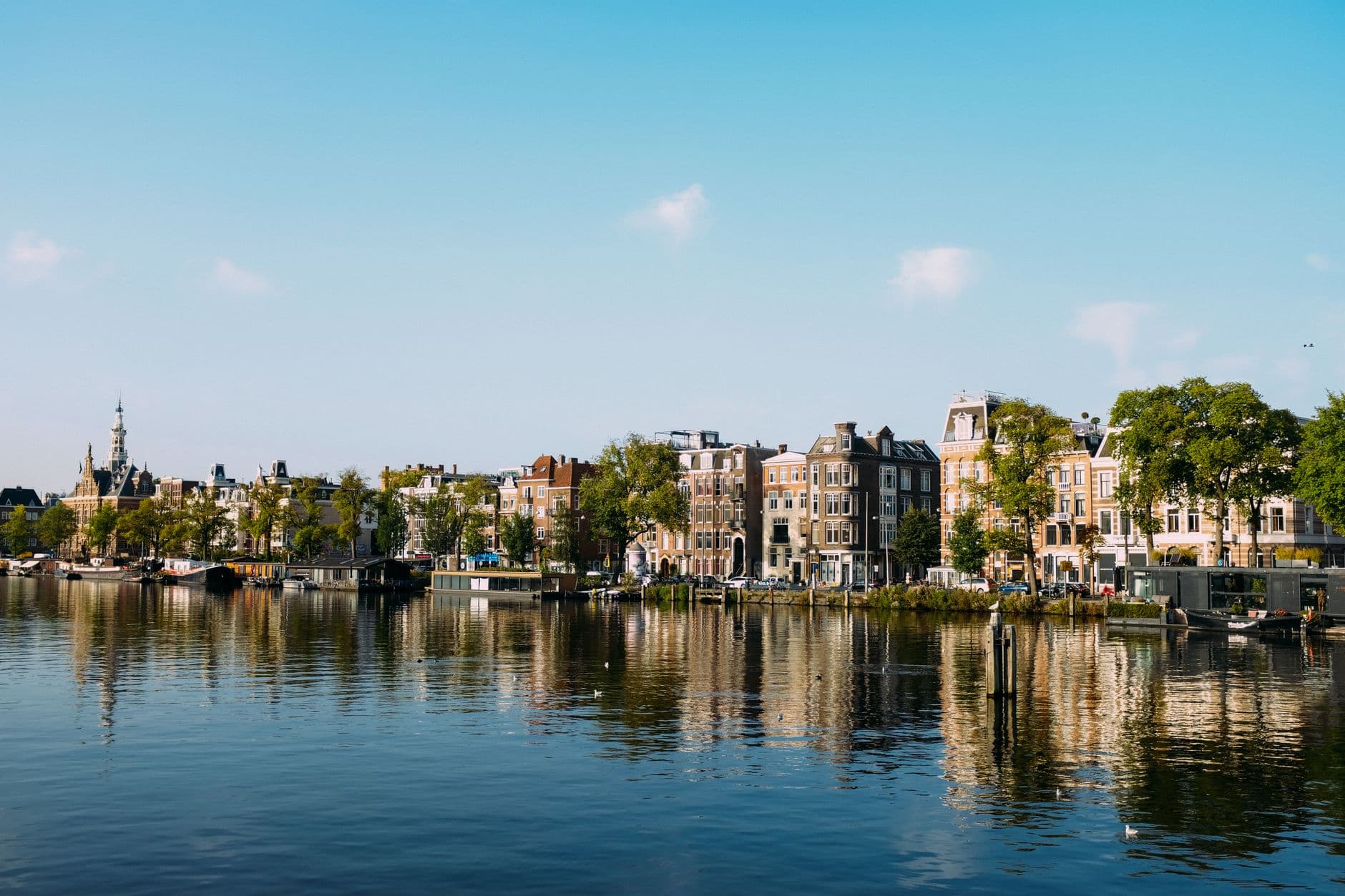 https://cdn.holicay.com/uploads/1782808730349-f9dec747-2157-476b-8bdb-006410e2c52a-amsterdam-3.jpg
