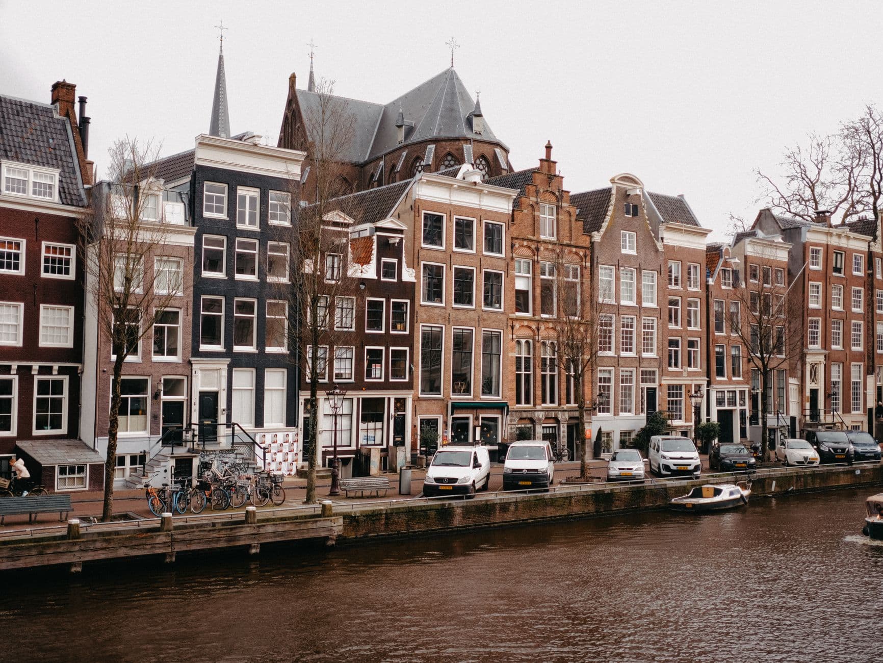 https://cdn.holicay.com/uploads/1782808730466-cd162dcd-ba0c-46fb-9501-b4b38f7b4a2c-amsterdam-2.jpg