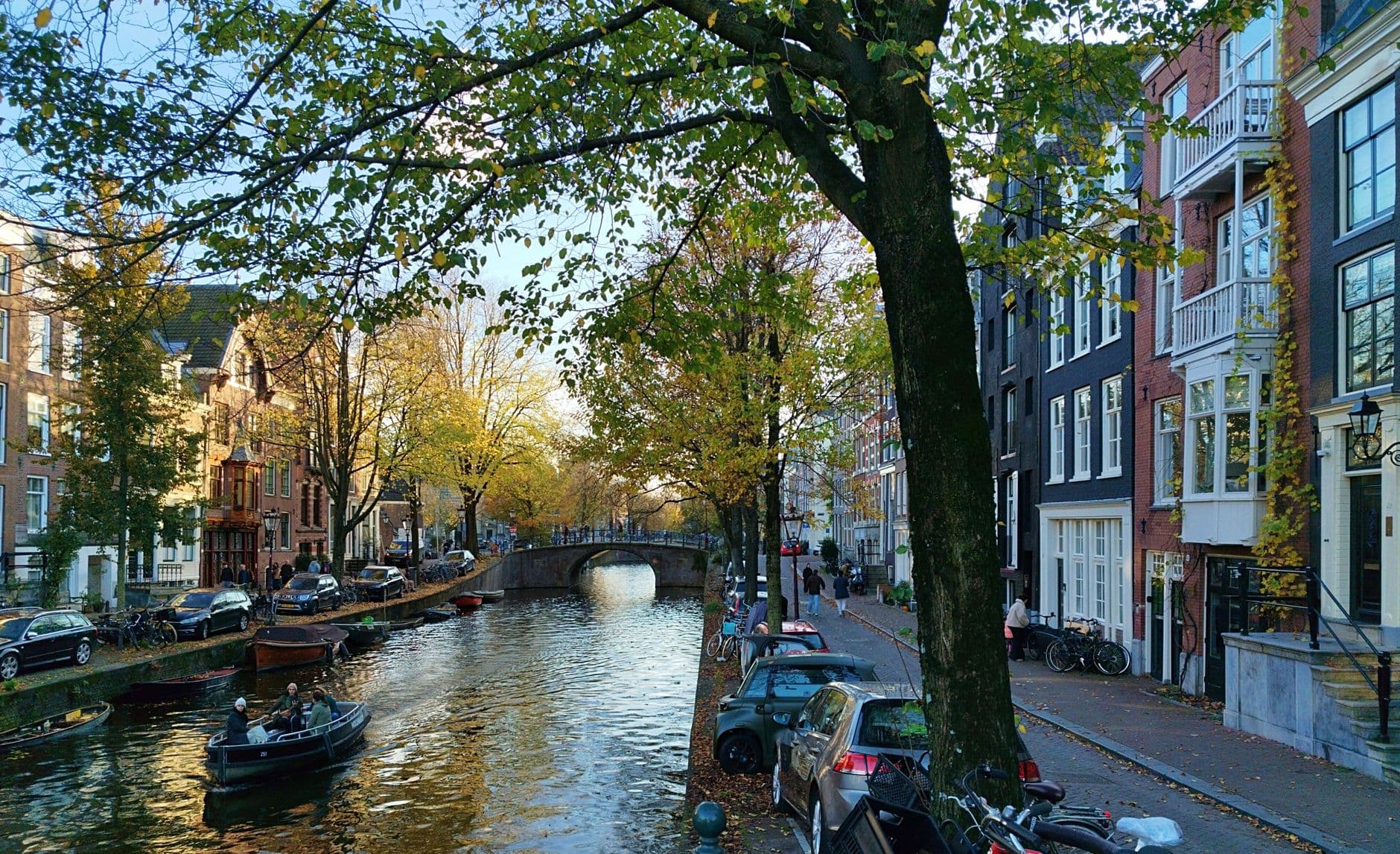 https://cdn.holicay.com/uploads/1782808730613-e2f11585-76d0-439c-9788-d3ddb5529a17-amsterdam-1.jpg
