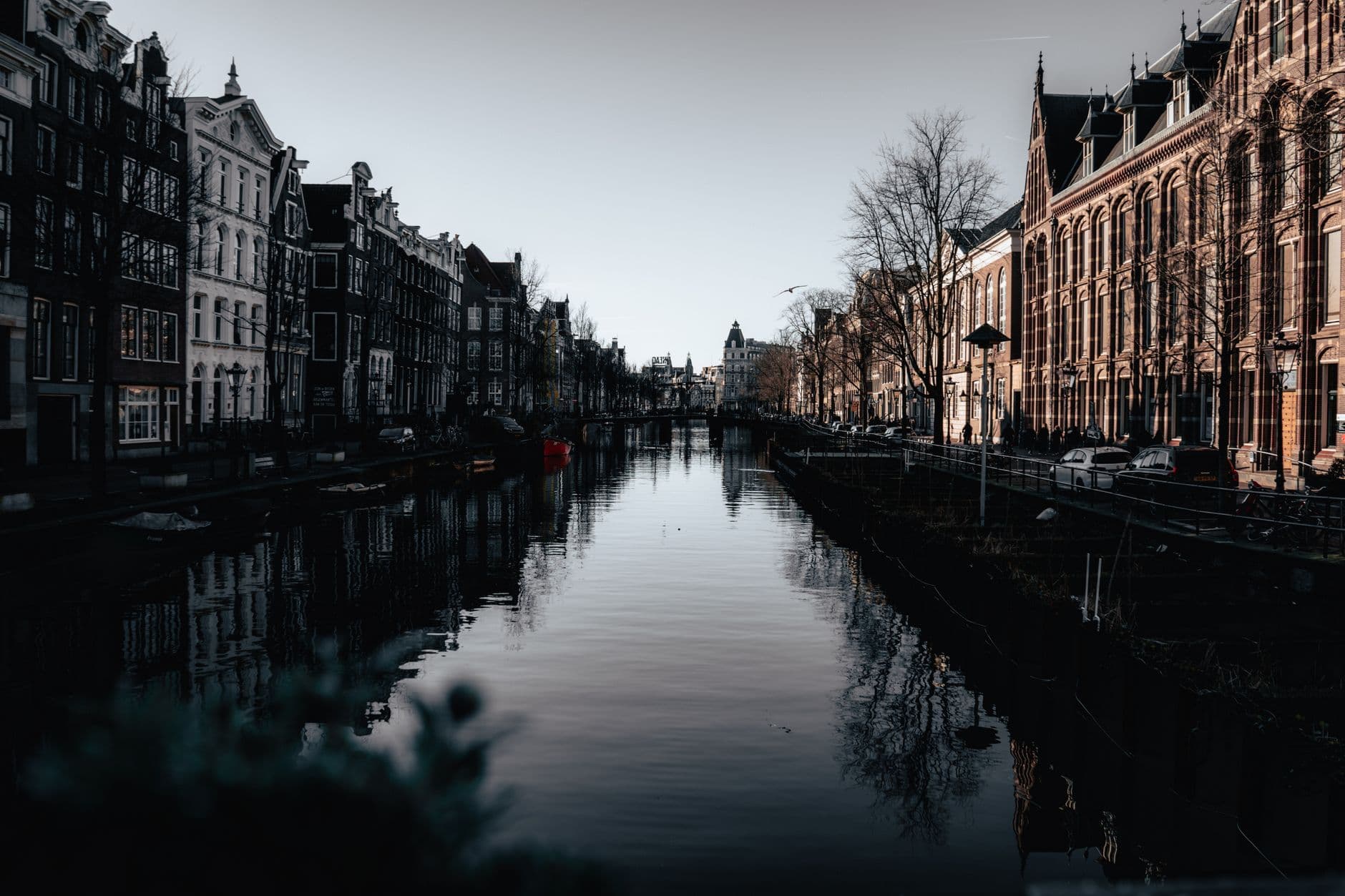 https://cdn.holicay.com/uploads/1782808949852-f15723ec-1e7f-4736-a6d9-ca8eb3b46e39-amsterdam-1.jpg