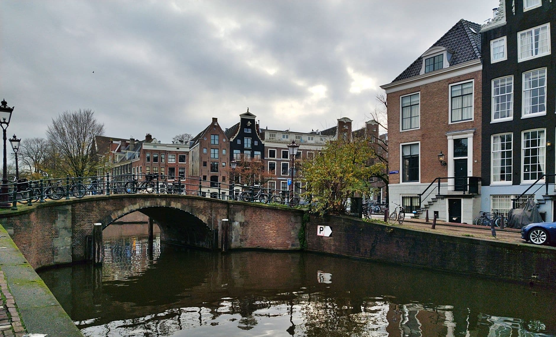 Top 20 Places to Stay in Amsterdam for Friends qsz3xo