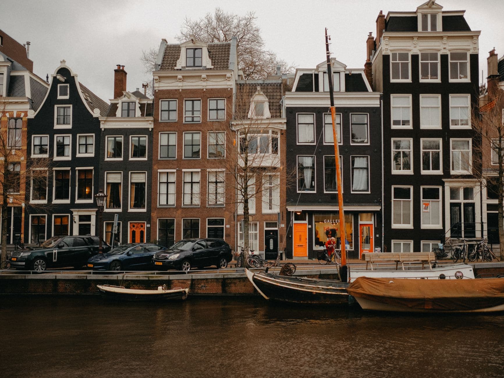https://cdn.holicay.com/uploads/1782809125969-a0bf6820-d052-41a9-a1e2-e8c446b9bcc8-amsterdam-2.jpg