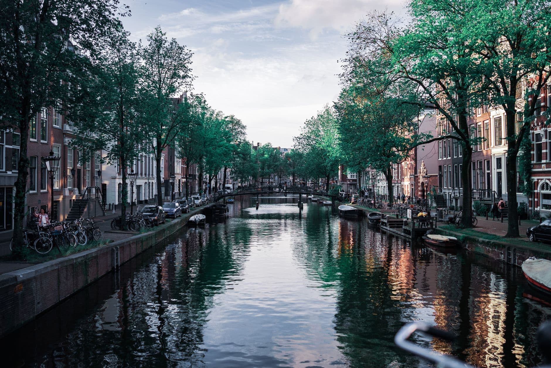 https://cdn.holicay.com/uploads/1782809181100-a9994263-7b7b-498d-9490-0c008a749a7b-amsterdam-1.jpg