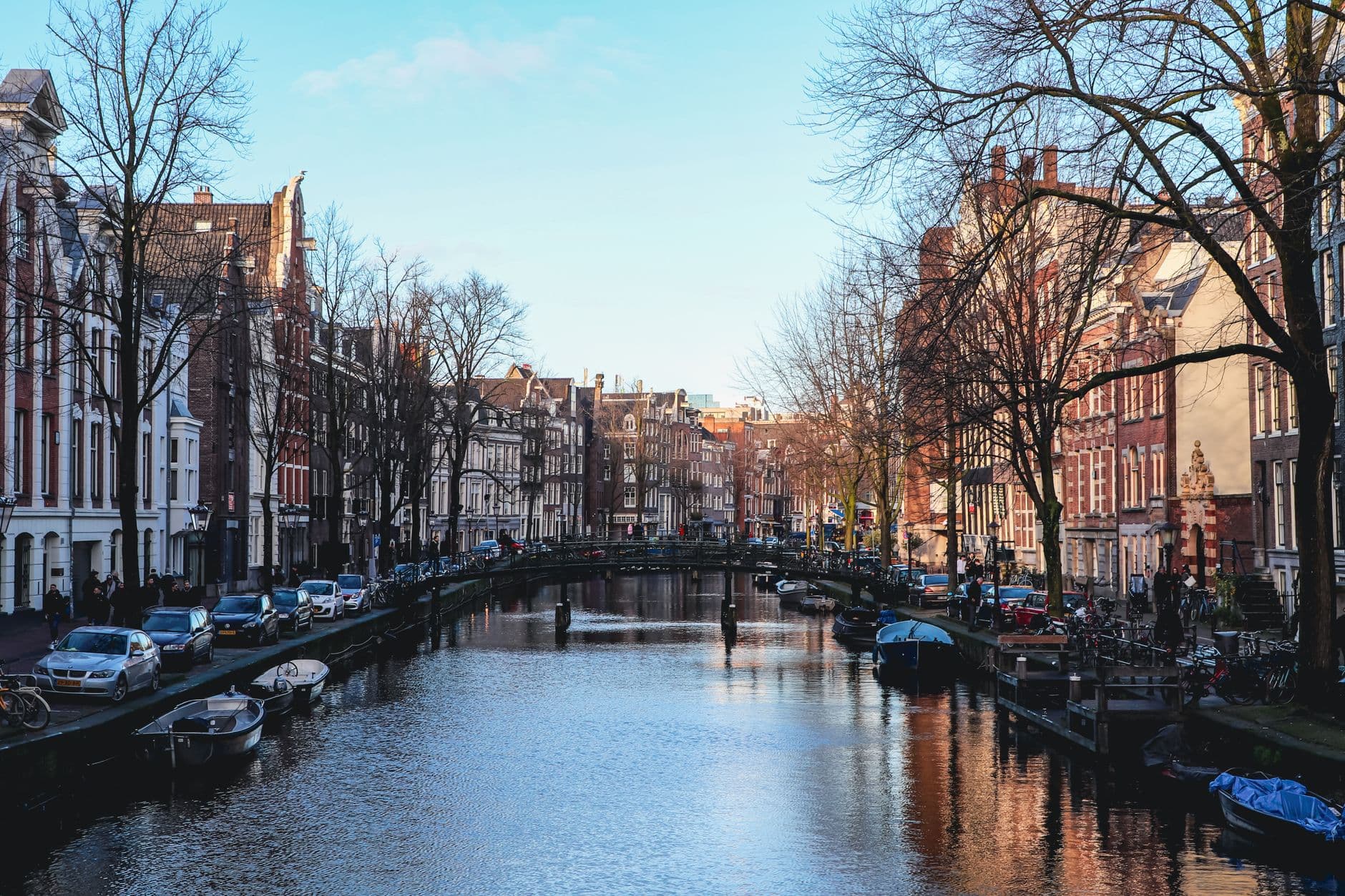 https://cdn.holicay.com/uploads/1782809292821-d8584bea-2e6e-4f8b-981c-72732c23fdf6-amsterdam-3.jpg