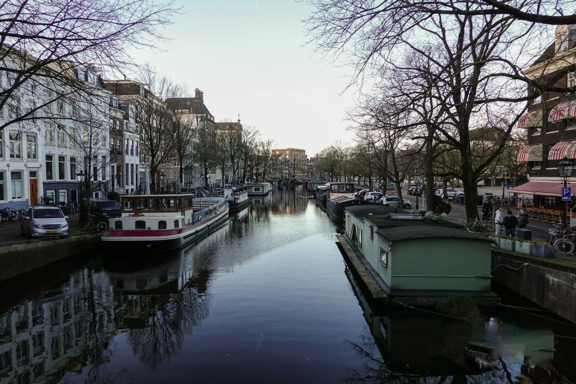 https://cdn.holicay.com/uploads/1782809546586-eb0064b3-3759-4a32-9f5f-a66cbdff6342-amsterdam-2.jpg
