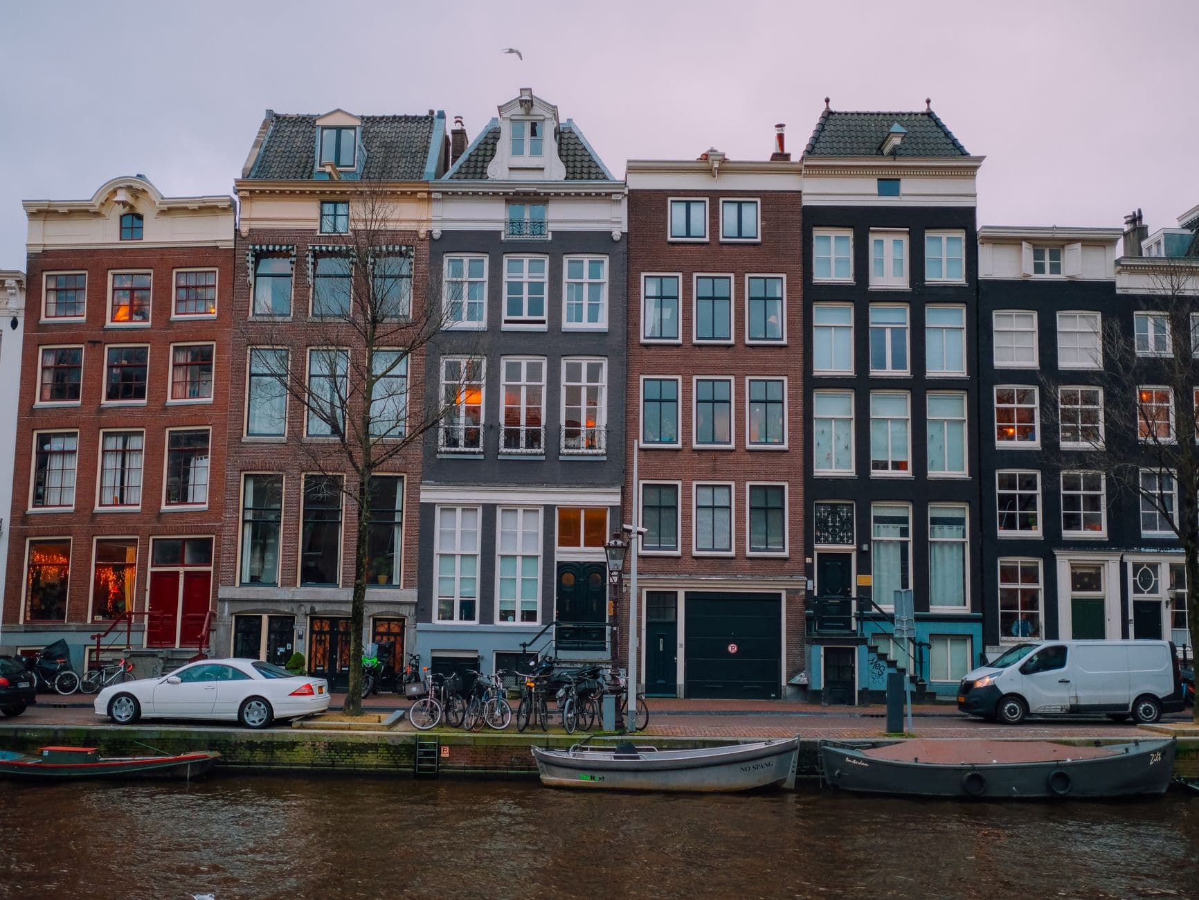 https://cdn.holicay.com/uploads/1782809677130-45594572-f95c-4f45-84db-c163c02acc73-amsterdam-2.jpg