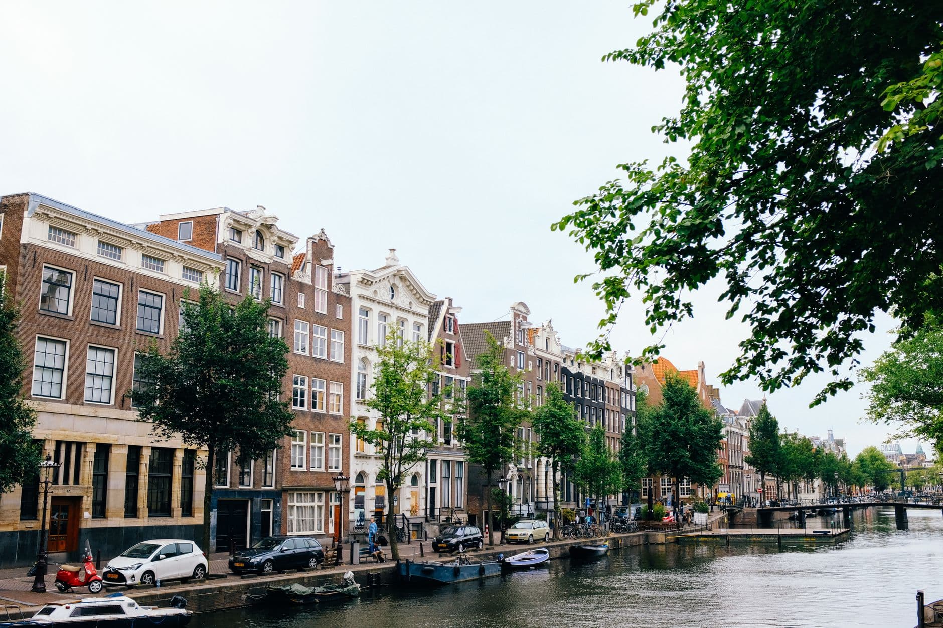 https://cdn.holicay.com/uploads/1782809736181-938ba9aa-c981-46cf-afc1-e930b2a52a1d-amsterdam-3.jpg