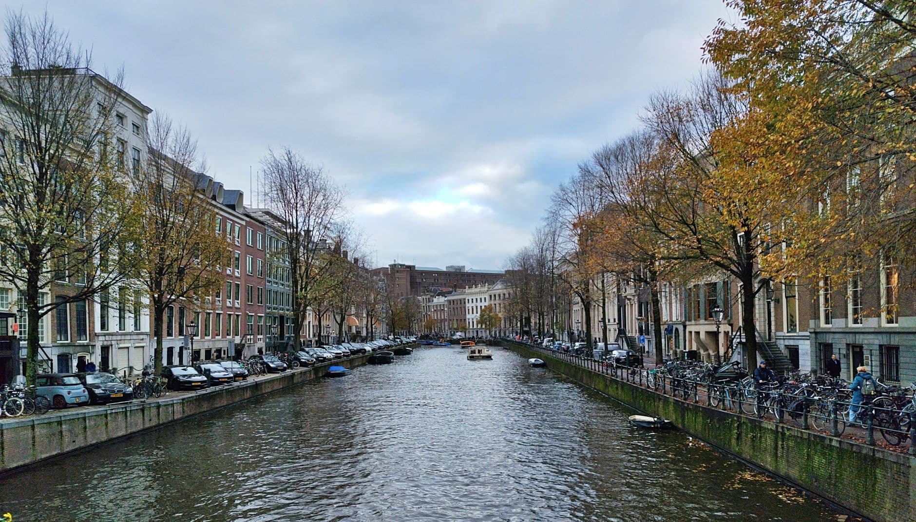 https://cdn.holicay.com/uploads/1782809915621-301d31ec-11c1-48b5-ae7d-1612af46d256-amsterdam-3.jpg