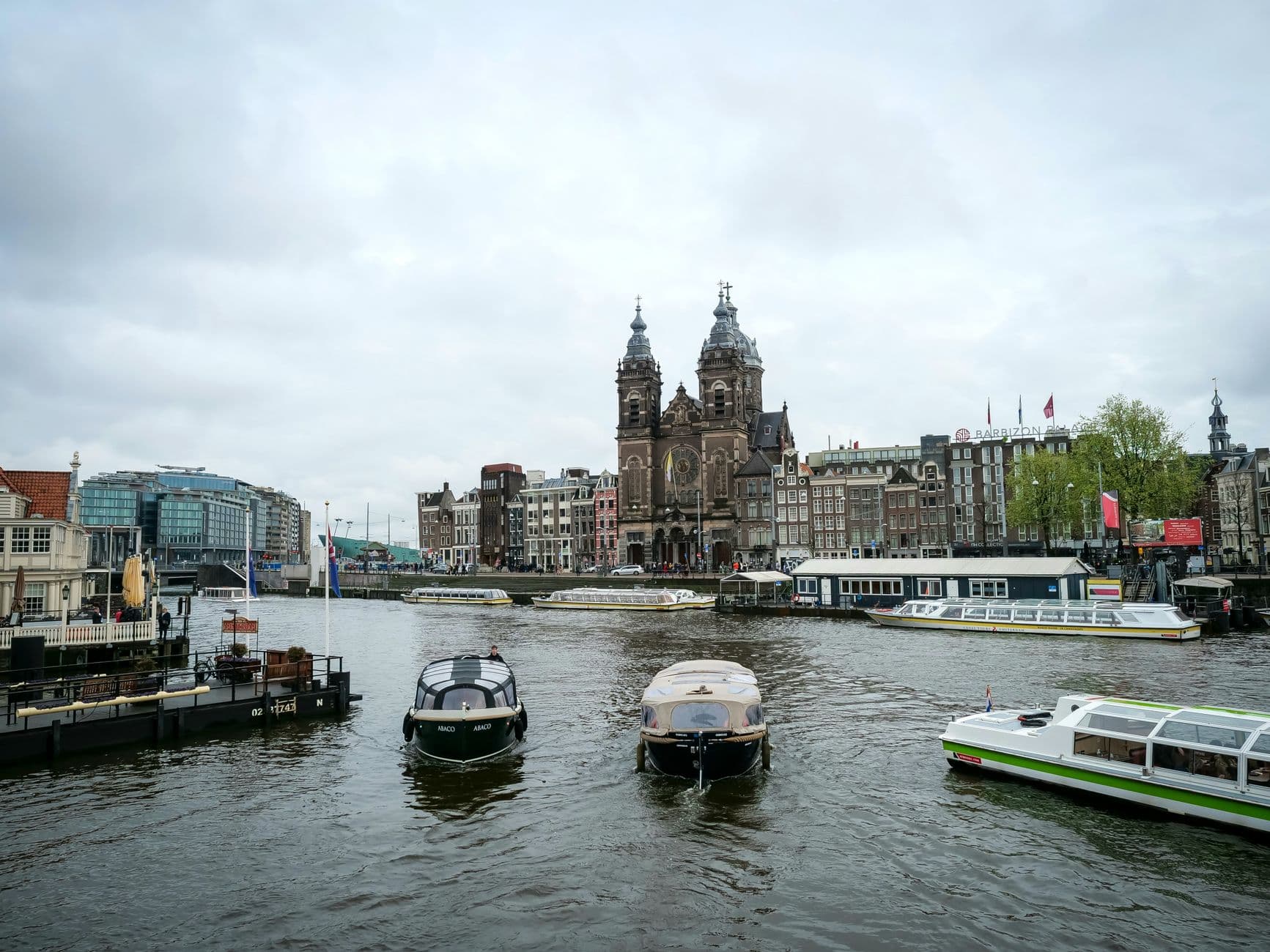 https://cdn.holicay.com/uploads/1782810130323-5cfcf9a1-d7c4-4c73-8994-5d521aa10d20-amsterdam-2.jpg