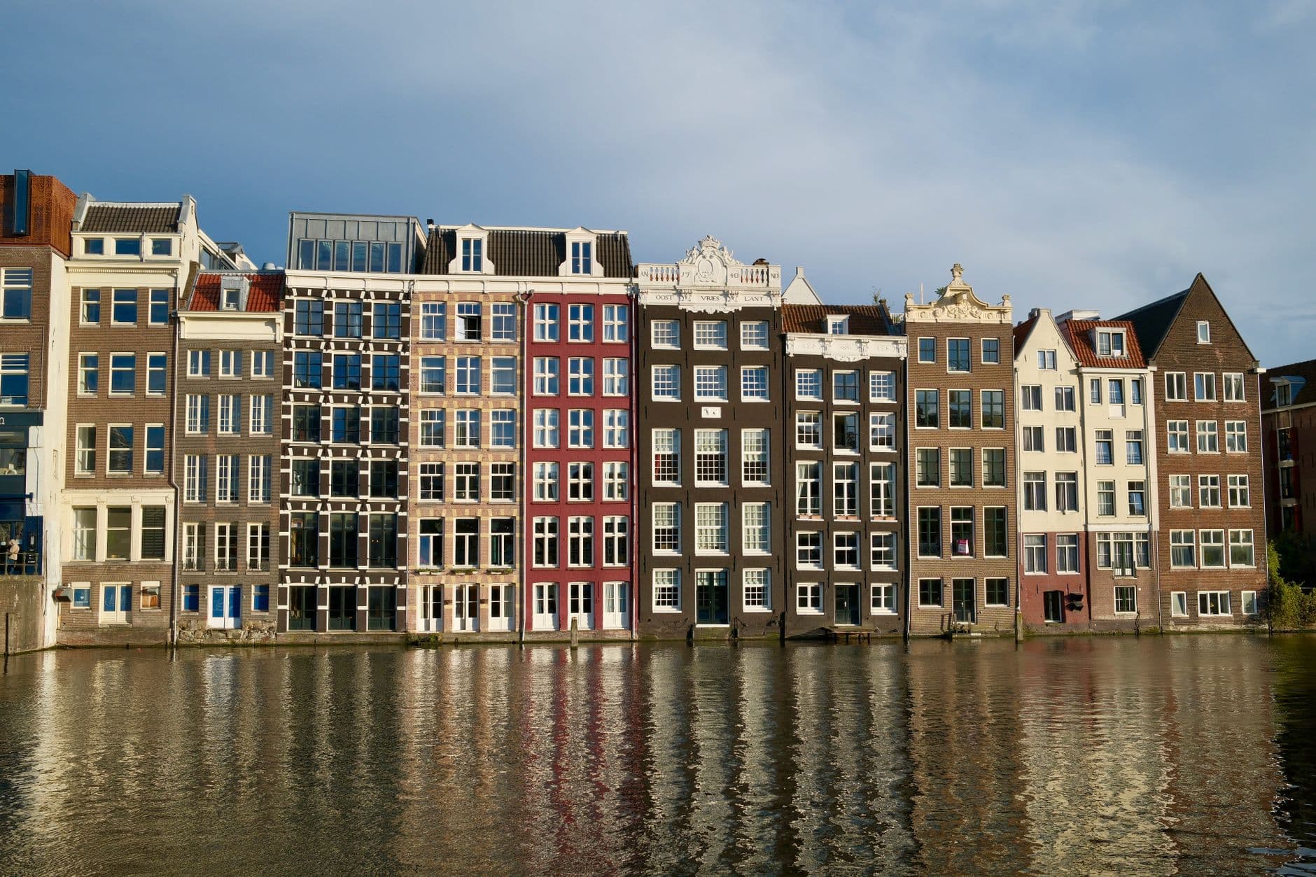https://cdn.holicay.com/uploads/1782810130467-00b6c605-3026-45ad-ad9e-ae6f7e74c53e-amsterdam-3.jpg