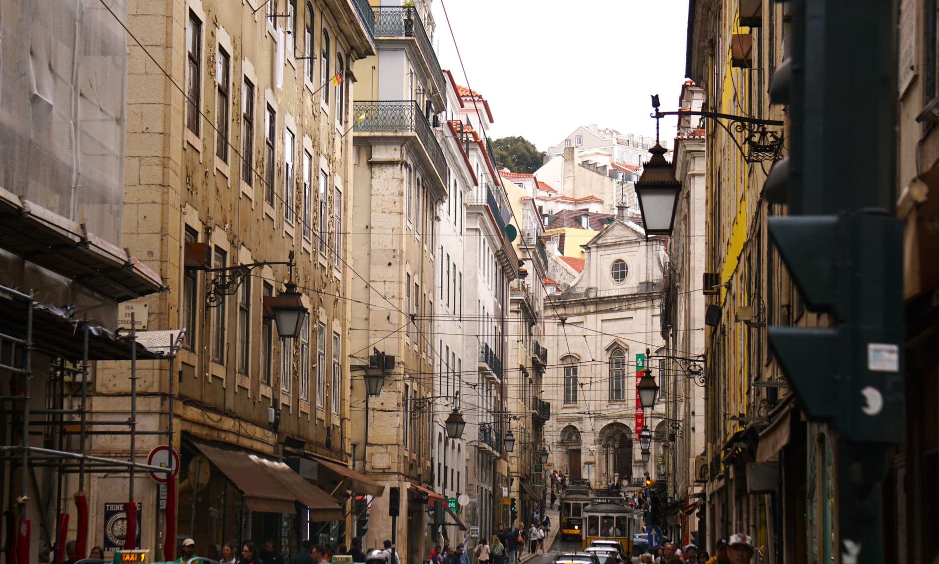 https://cdn.holicay.com/uploads/1784295127657-90b45b68-d406-4eae-a19b-ff1ba54504f3-lisbon-1.jpg