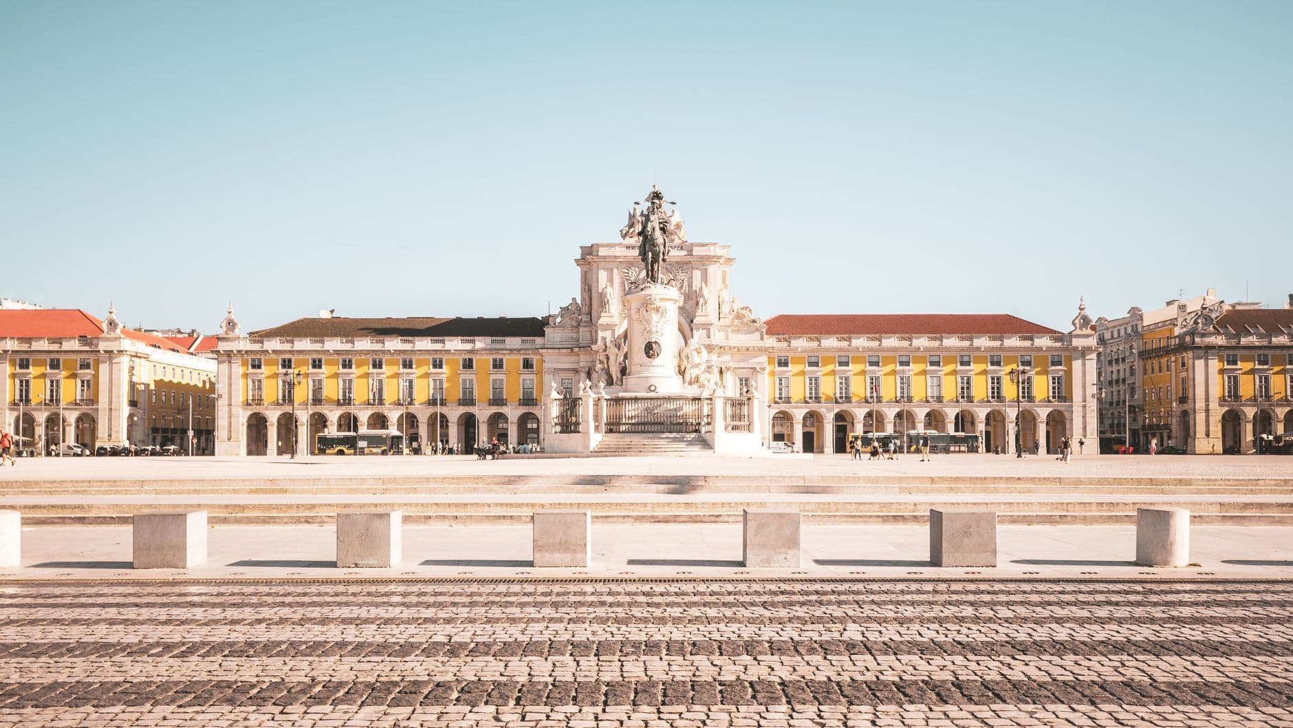 https://cdn.holicay.com/uploads/1784296072762-c18172e4-86b5-42f7-881b-0e6bd8f9c1a9-lisbon-1.jpg
