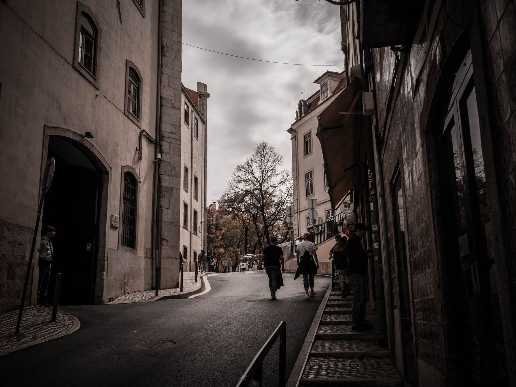 https://cdn.holicay.com/uploads/1784296125712-bef6e69f-fe22-40e6-b60a-749fbc7a1578-lisbon-3.jpg