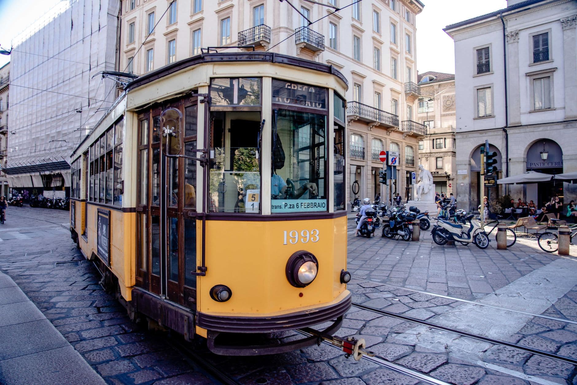 Top 20 Places to Stay in Milan for Honeymoon